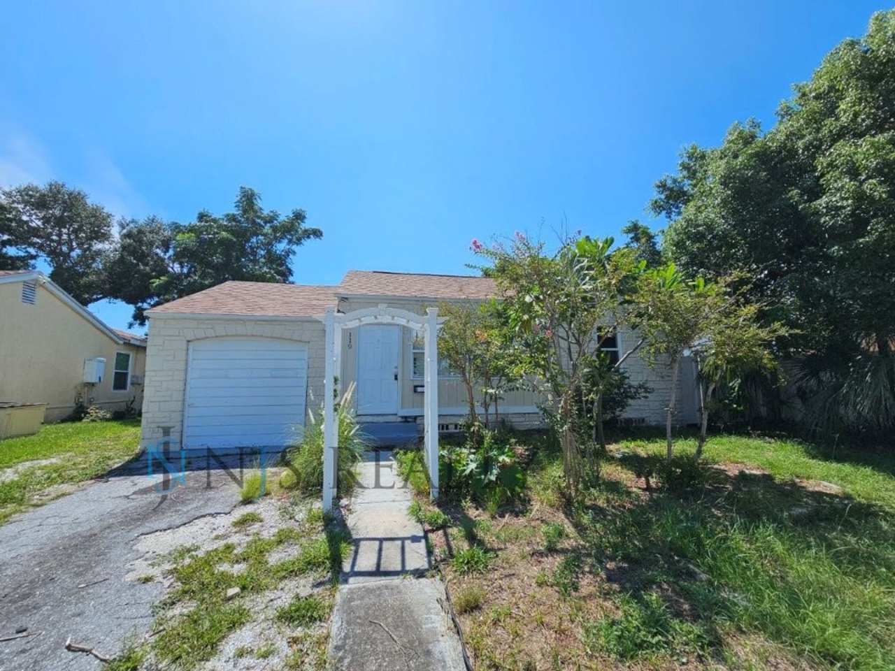 REDUCED $200!! Cute 3/1 with updated kitchen  bath, enclosed front lanai  one car garage!!