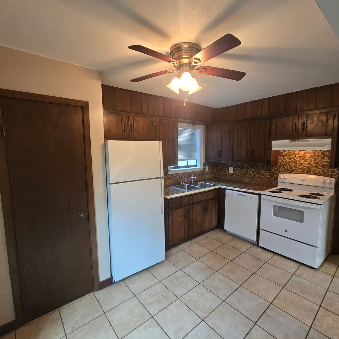 Charming 2-Bedroom Townhouse in Prime Location