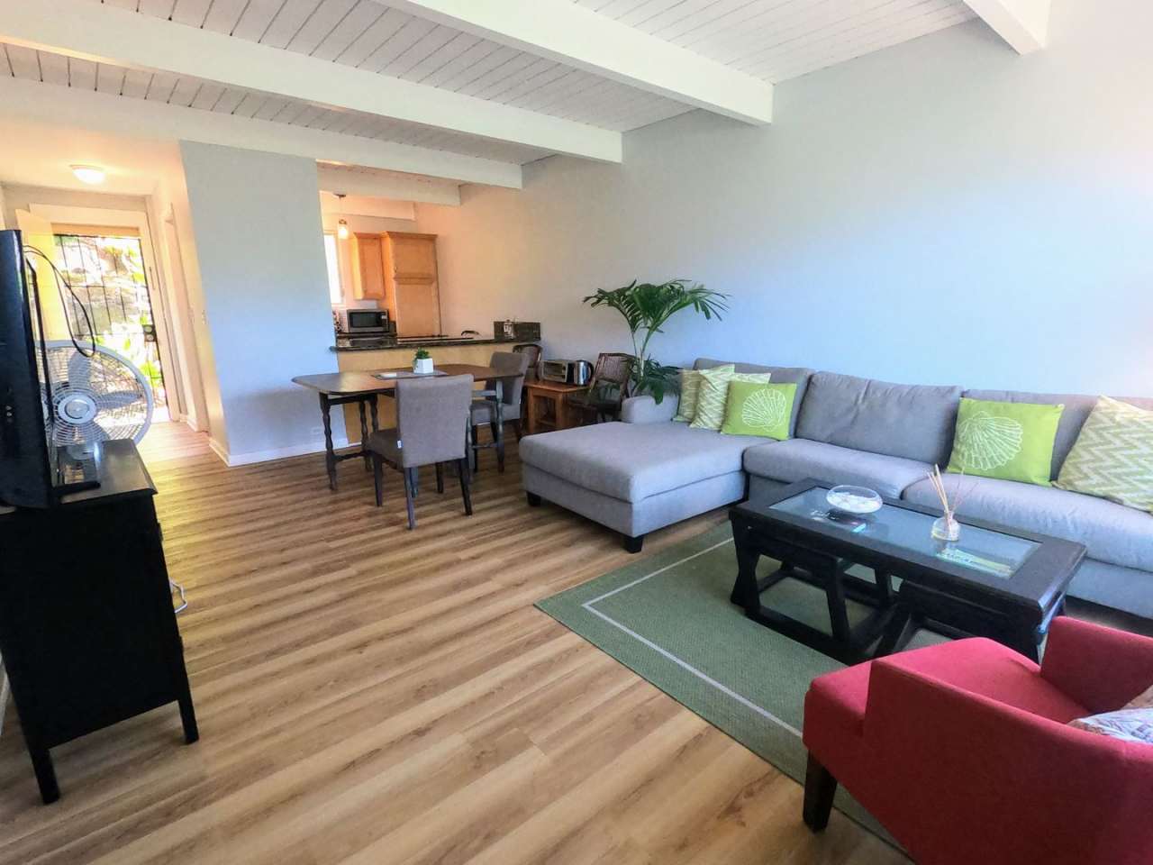 Fully Furnished Waialae Gardens 2 Bed/2 bath Townhouse