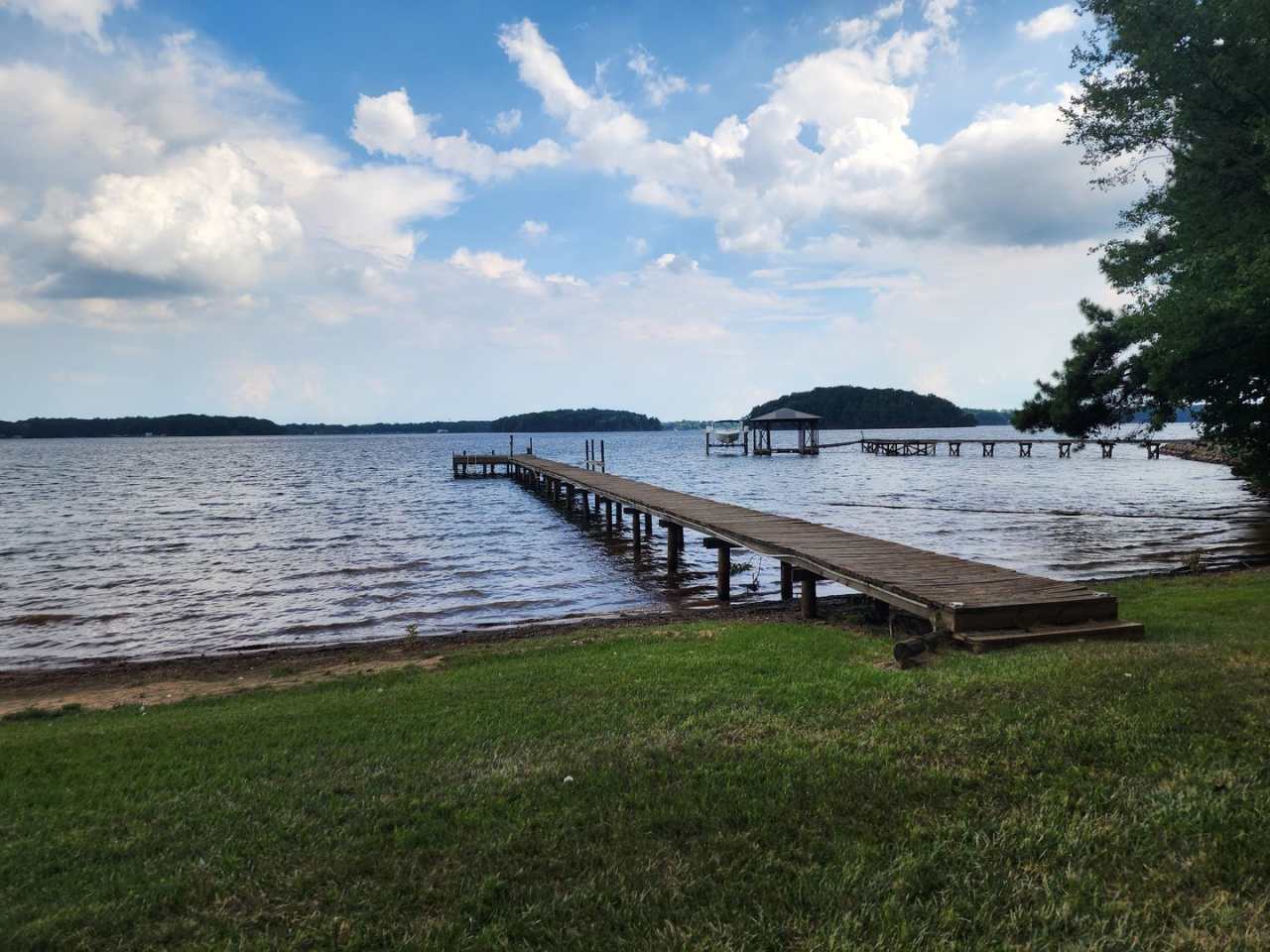 Fully Furnished Lakefront Home