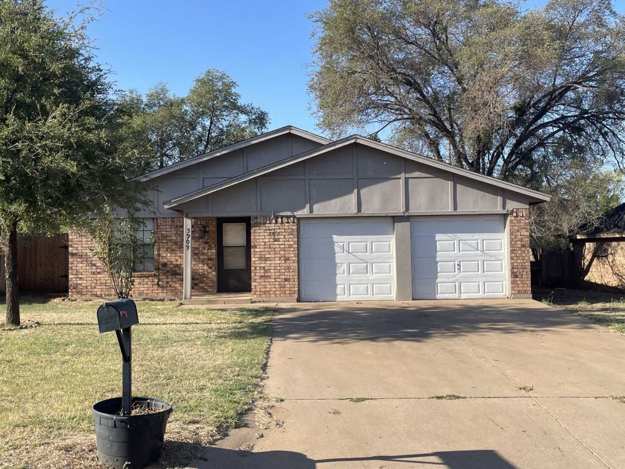 Quiet‑Neighborhood Retreat: Updated, Spacious 3‑Bed, 2‑Bath Haven