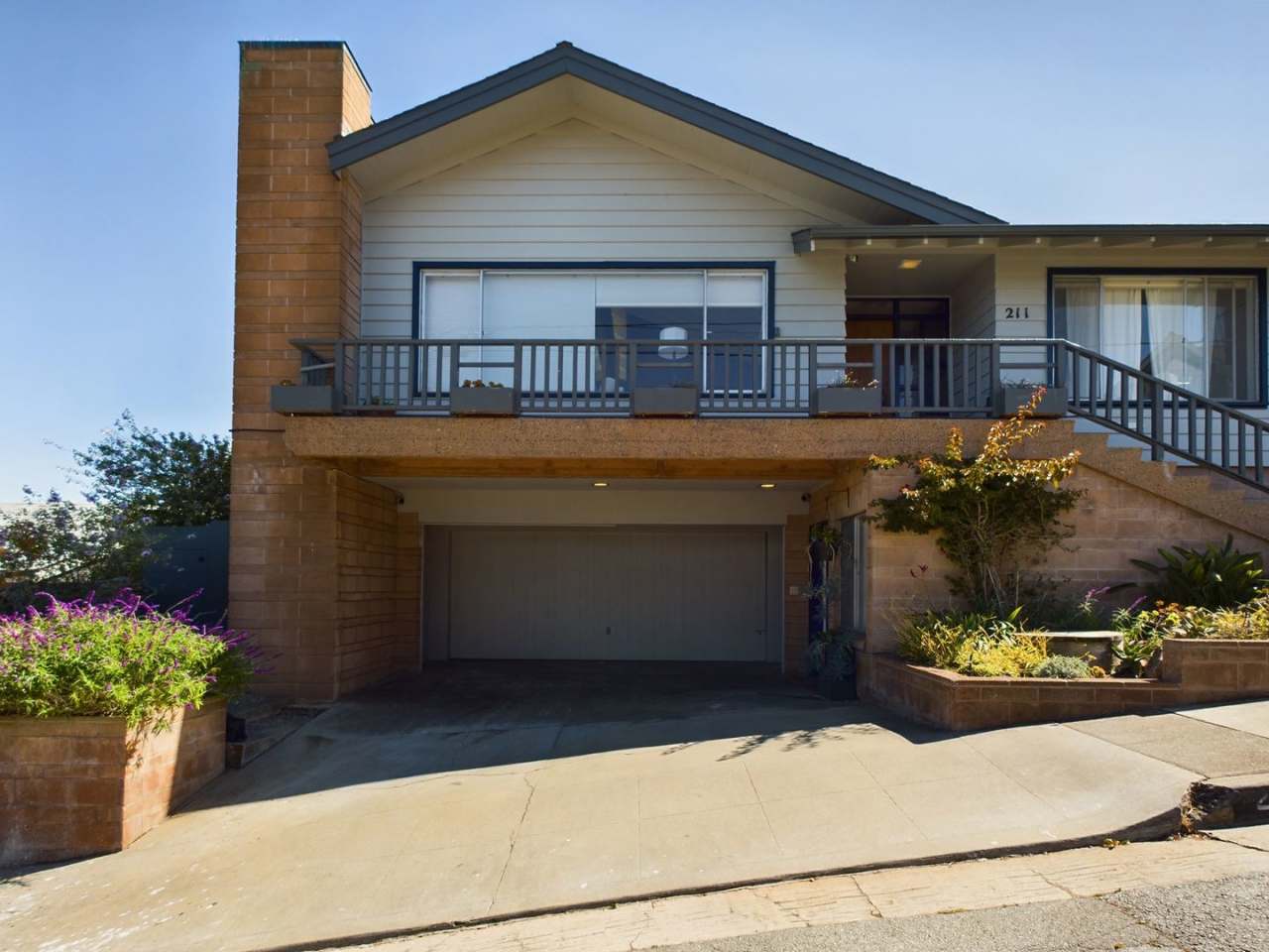 Beautifully remodeled studio downtown PG