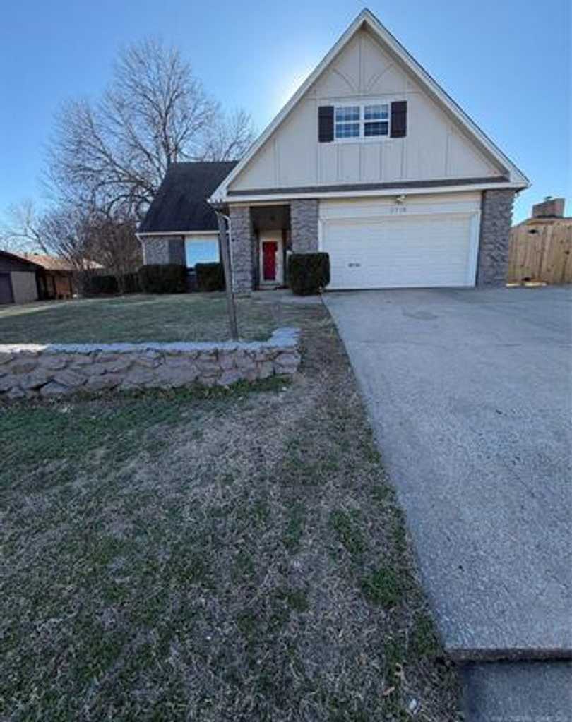 Fully remodeled 3 bed/2 bath home located in prime location just minutes from shopping, dining and everyday conveniences!!!