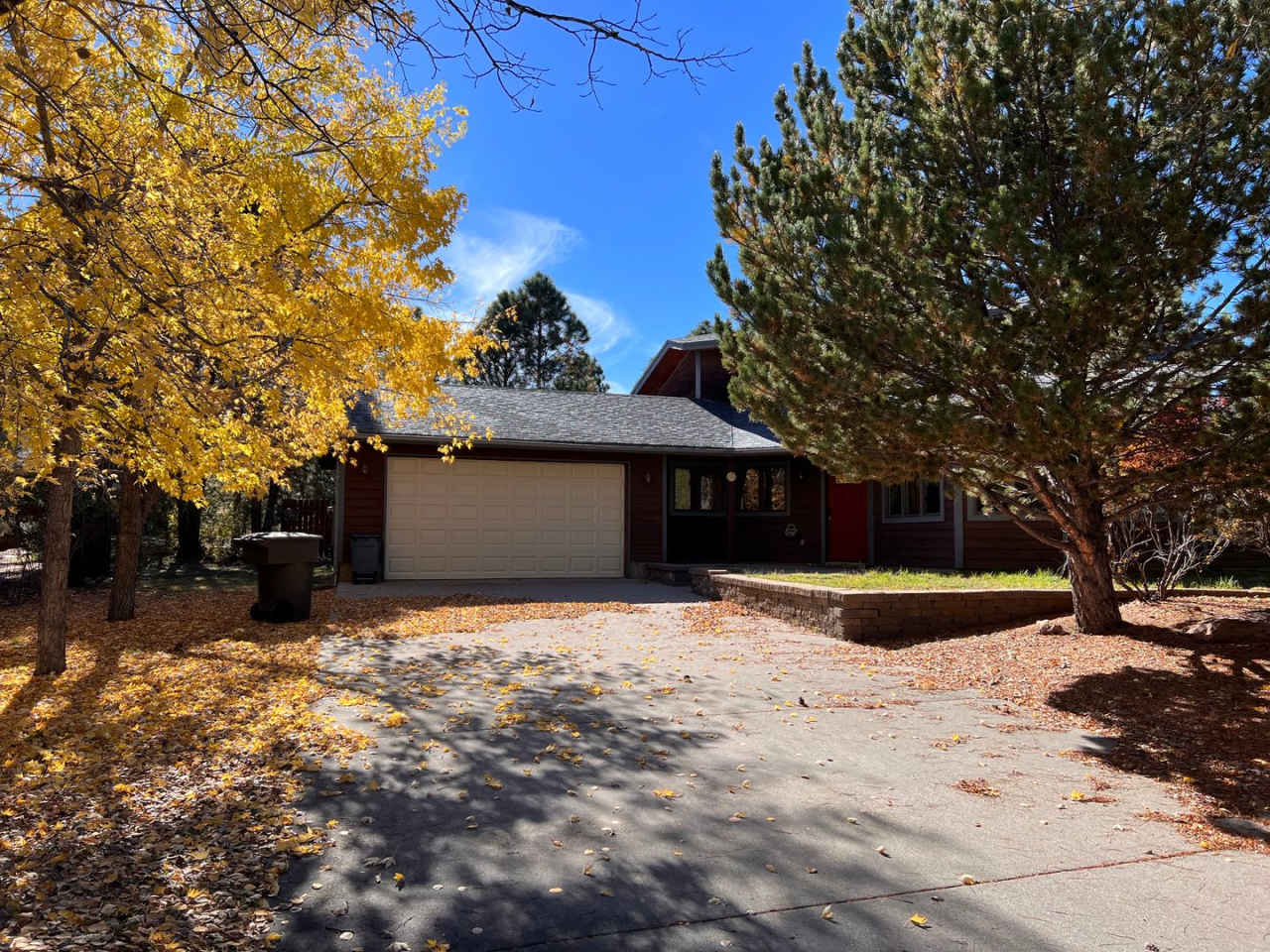 Partially Furnished Move In Ready Gorgeous Home In The Country Club