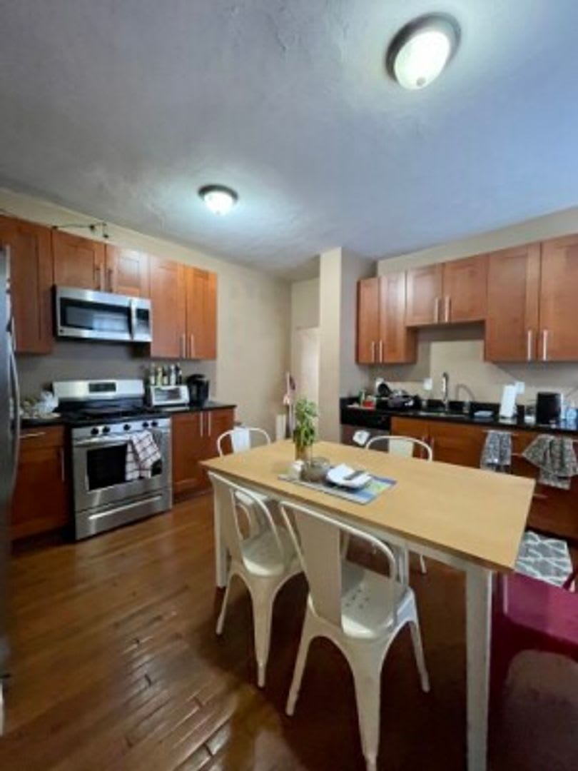 HOT 5 BED IN ALLSTON