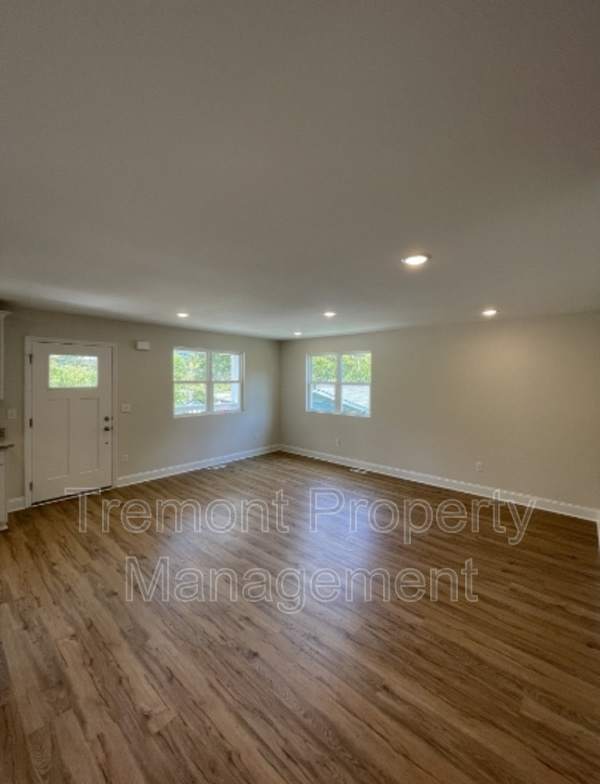 3105 East 37th Street