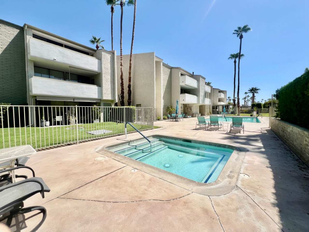 AVAILABLE NOW! 2 Bedroom 2 Bathroom Condo in Palm Springs!
