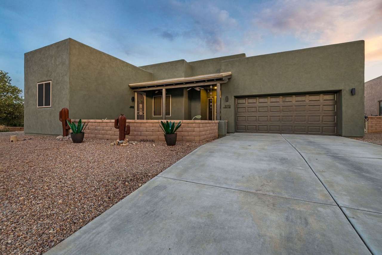 3 Bedroom Home with Optional Airbnb Located in Civano