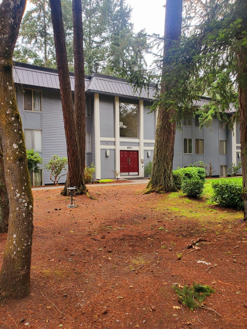 2bd, 2 ba Condo in Oakbrook, Amenities! $2045 available +/- 12/15/25