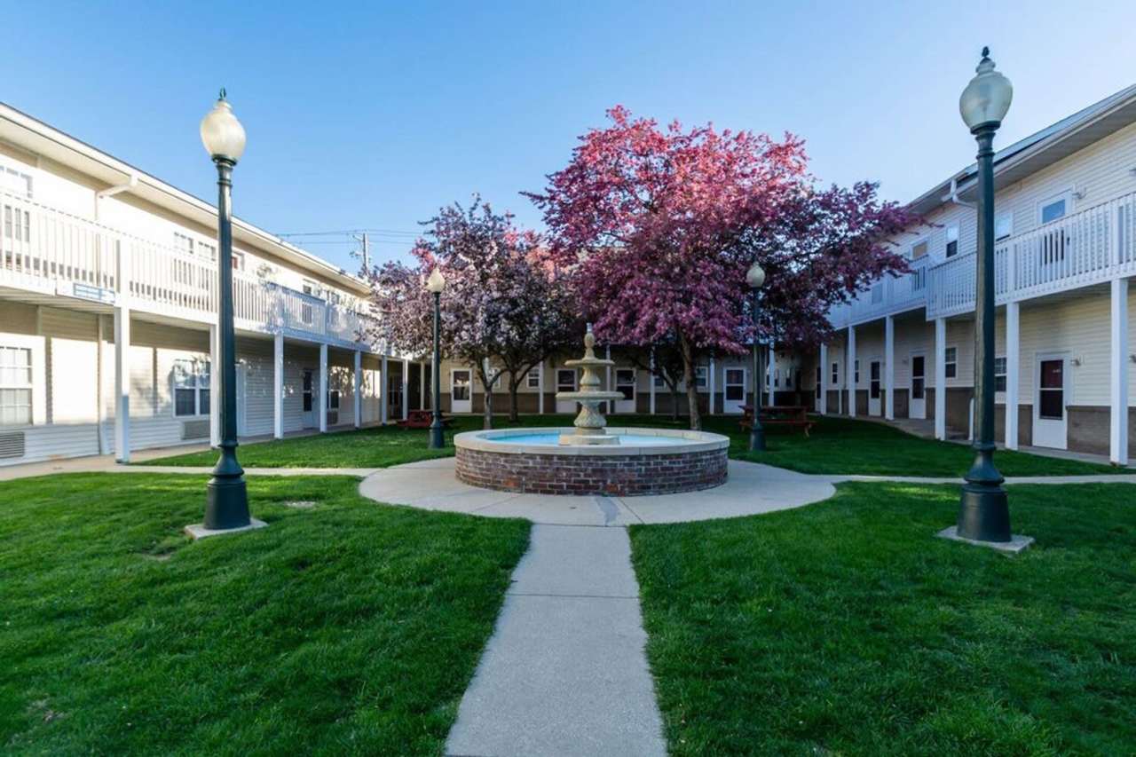 200 South Madison Street