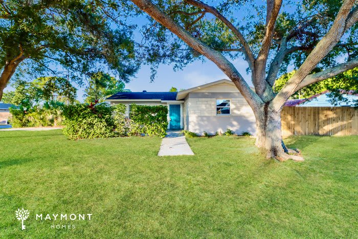 779 Lynndale Street North