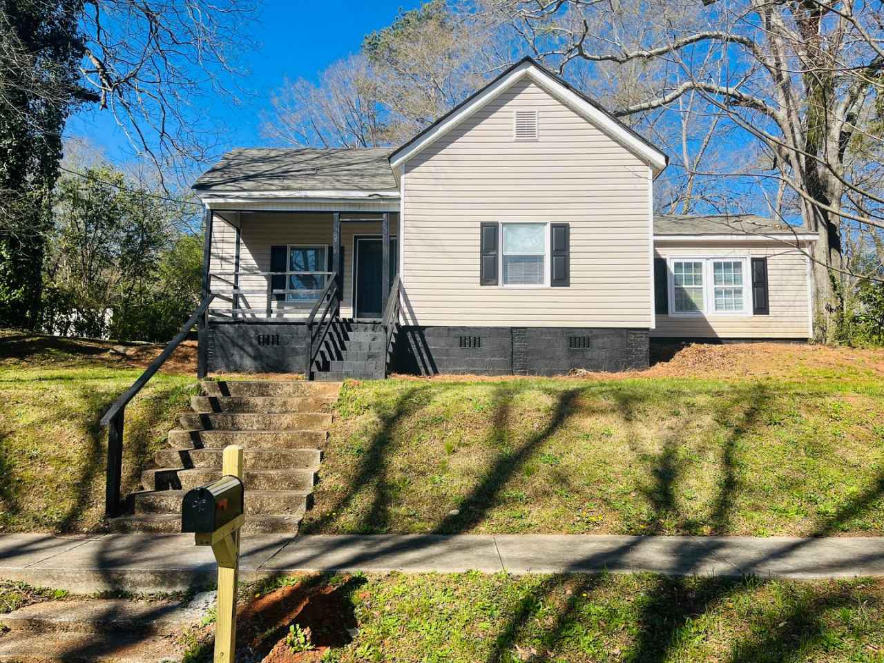 Newly renovated 3 bedroom, 1 bathroom house in Lagrange! Must see!