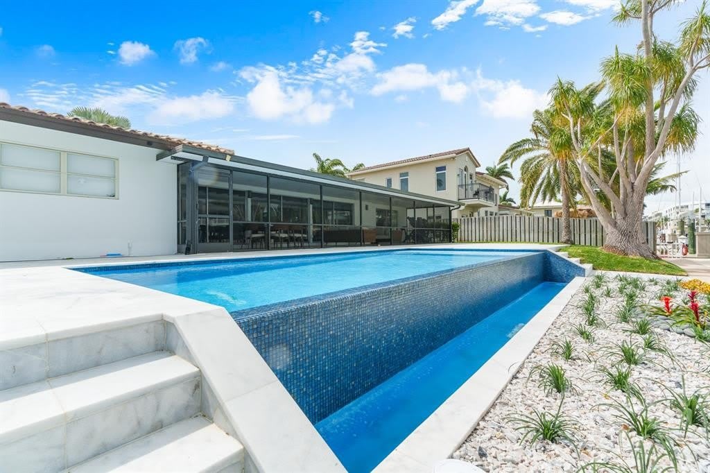 273 TROPIC DR