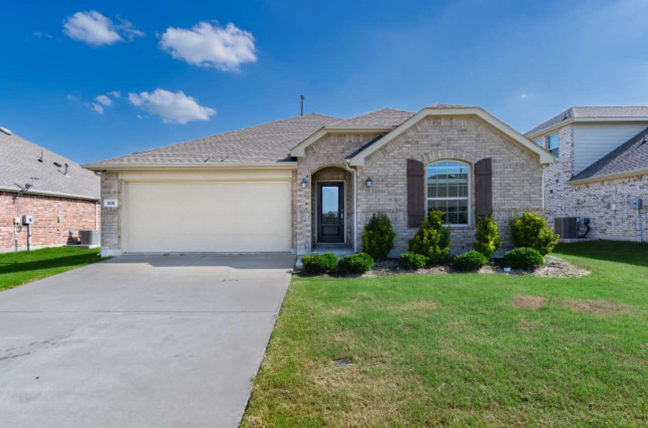 This 1996 square foot single family home has 4 bedrooms and 2.0 bathrooms. This home is located at 1215 Chapel Hill Dr, Anna, TX 75409.