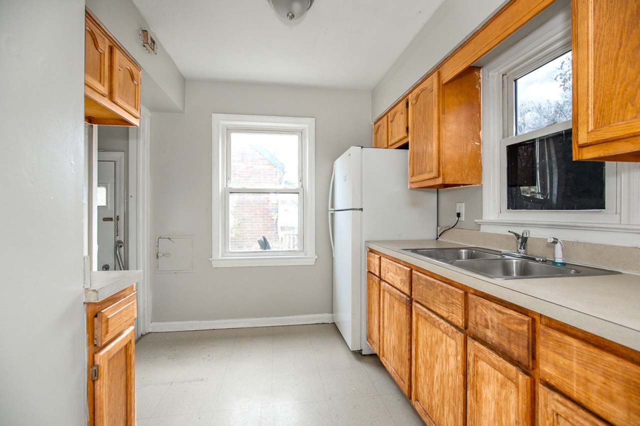 3 BEDS 1 BATH BEAUTIFUL SINGLE FAMILY HOME