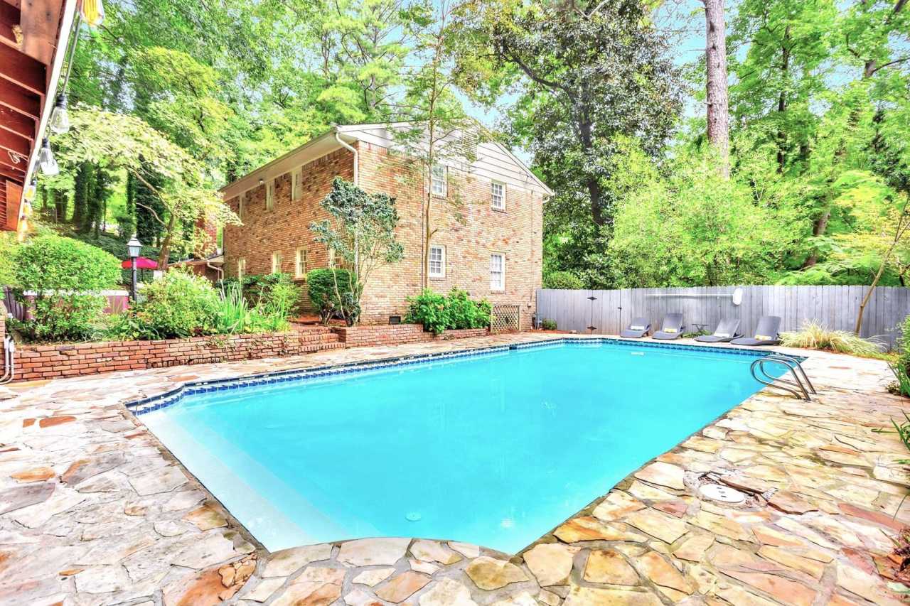 Luxurious 5-Bedroom Retreat with Pool, Hot Tub, and Spacious Backyard – Just Minutes from Atlanta’s Attractions!