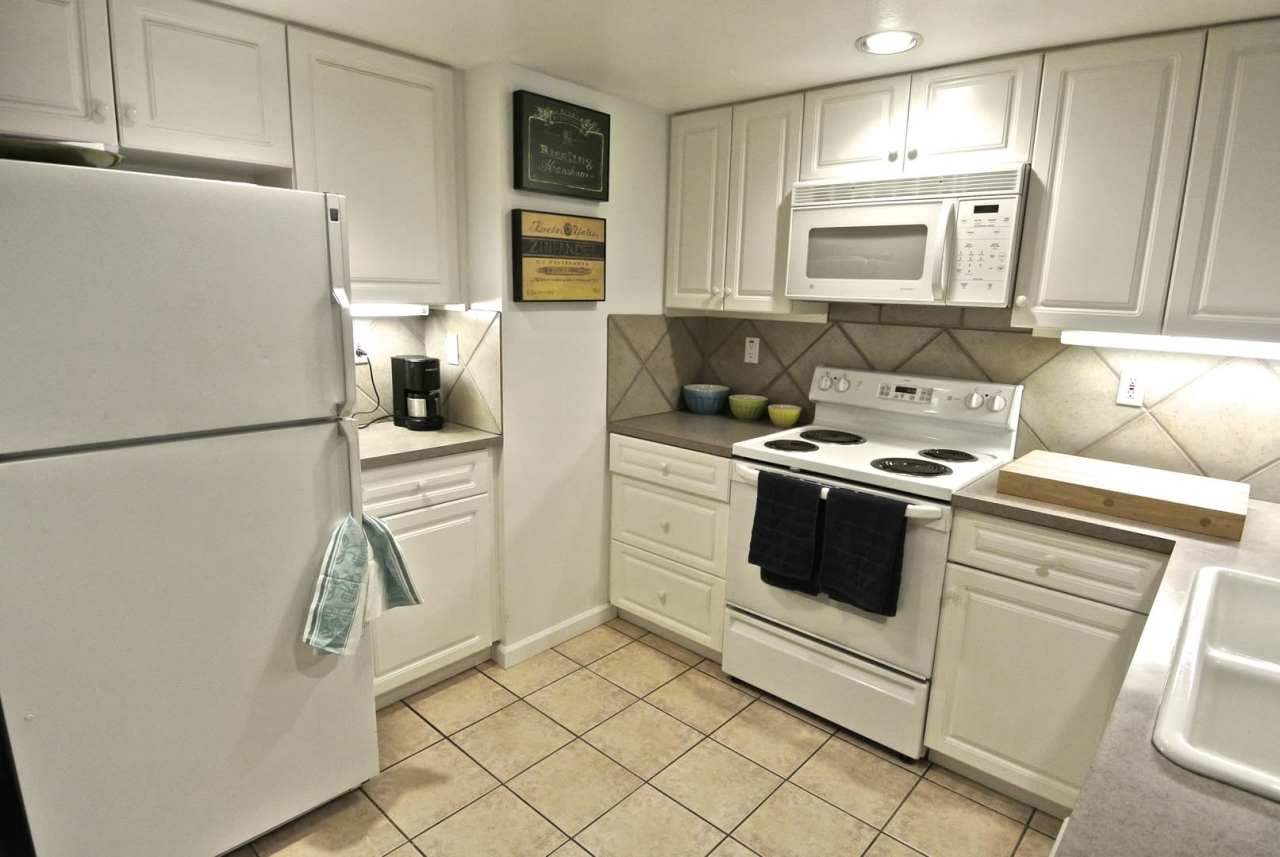 Lovely Ballard Condo w/ Plenty Space! Available Now!