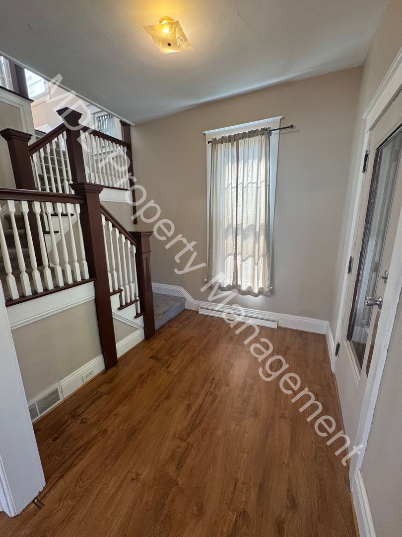 Beautiful 3 Bedroom 1.5 Bathroom Historic Home