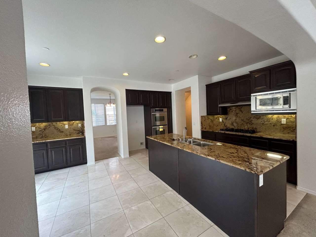 4 Bedroom with a Den/Office Home in Oceanside AVAILABLE FOR PRE-LEASE (MOVE IN DATE 5/10/25)