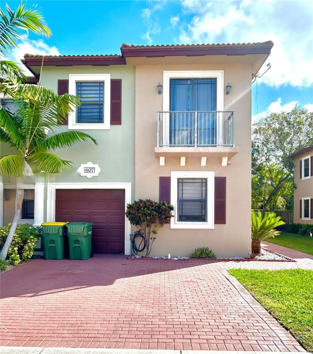 607 Northeast 35th Avenue