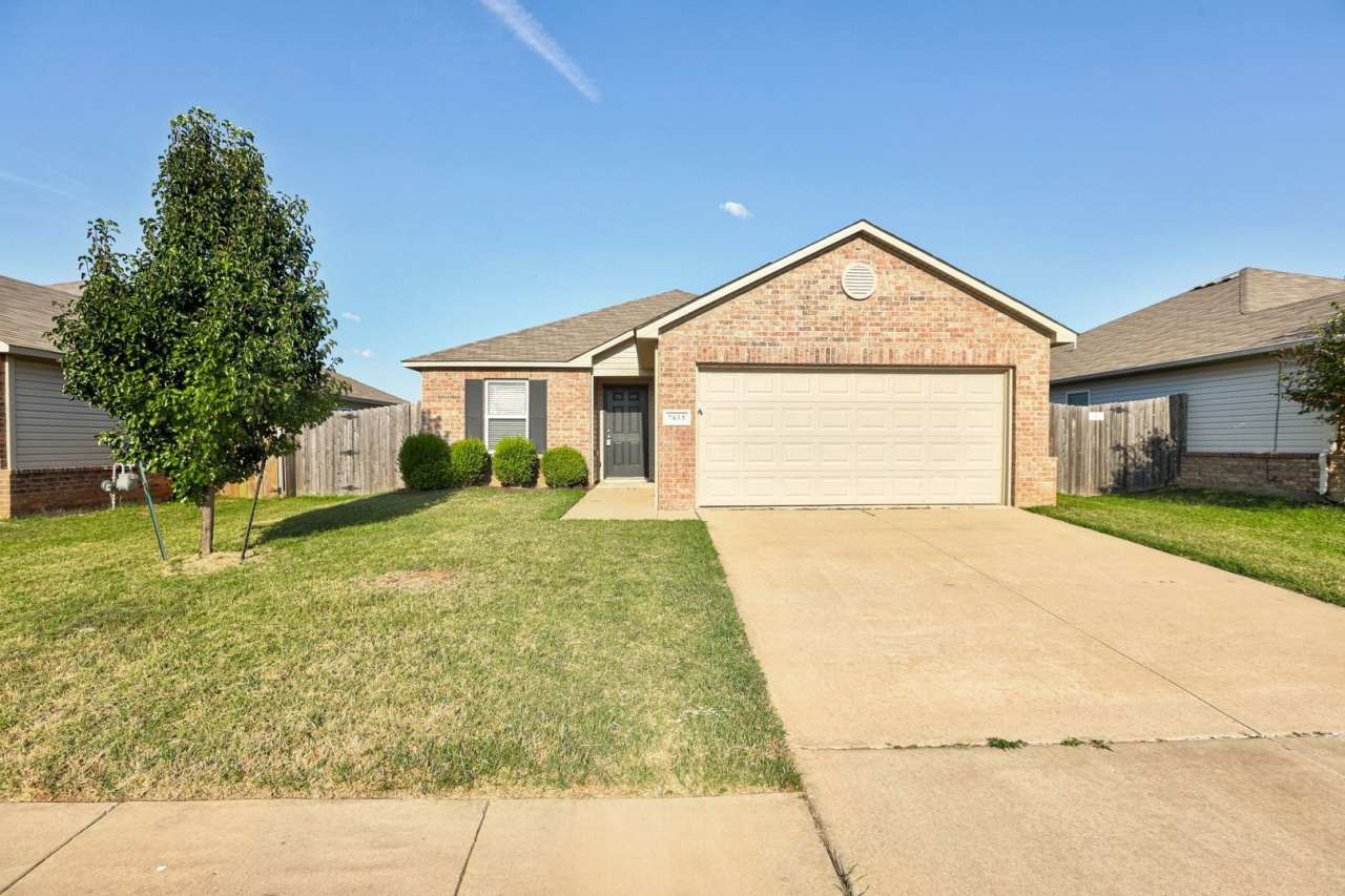 Charming 3-Bedroom, 2-Bath Home Near Lake Hefner  OKC Airport!