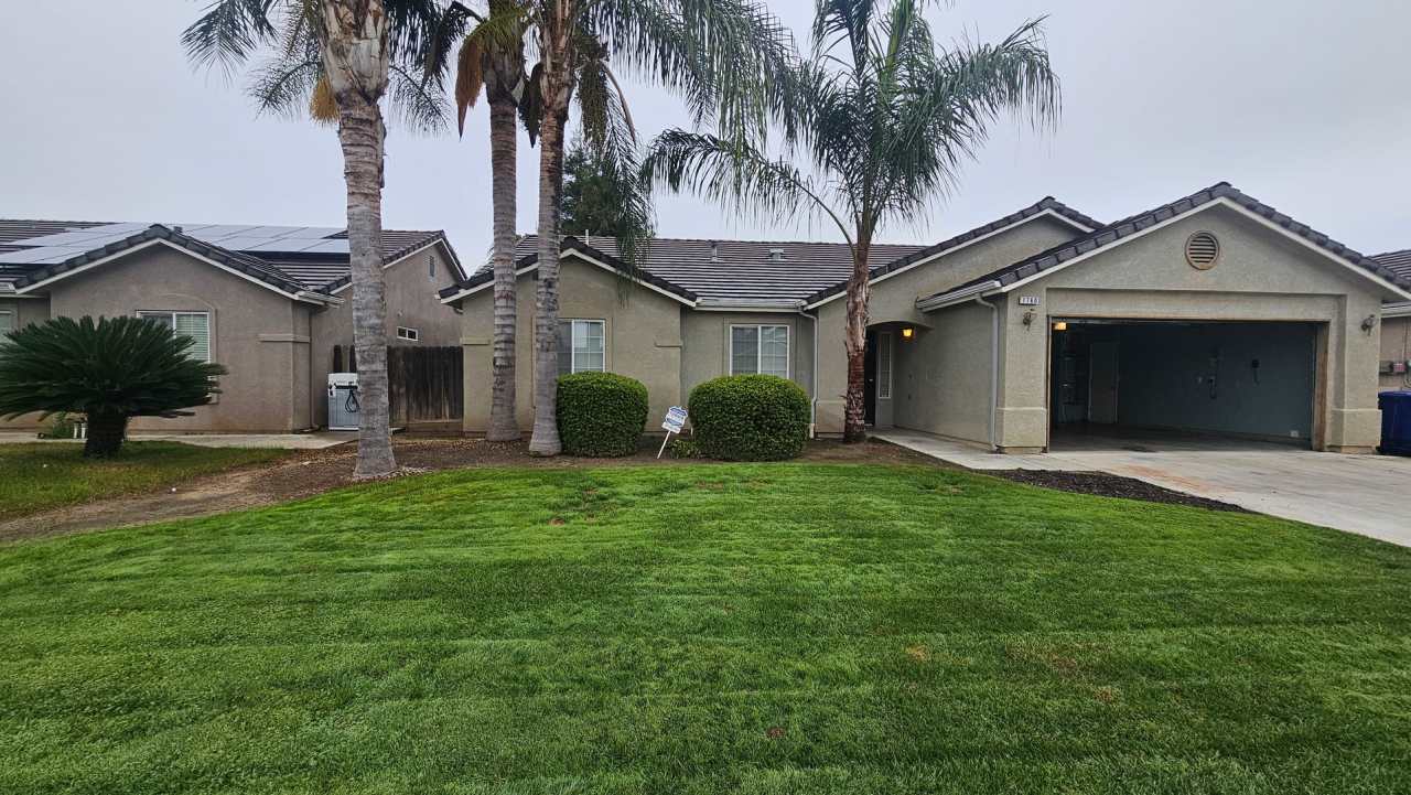 Fantastic 3/2 floor plan in a well-established Sanger subdivision.