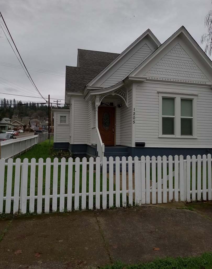 Come take a look at this historical home in downtown Roseburg!