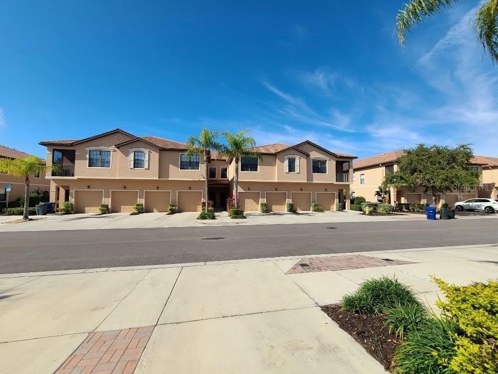 4210 VIA PIEDRA CIRCLE