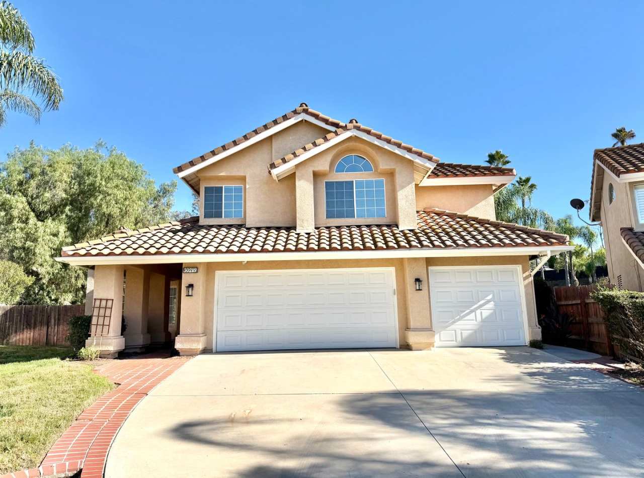 Resort-Style 4 bedroom 3.5 Bath Home on a Corner Lot with Pool, Spa  Solar