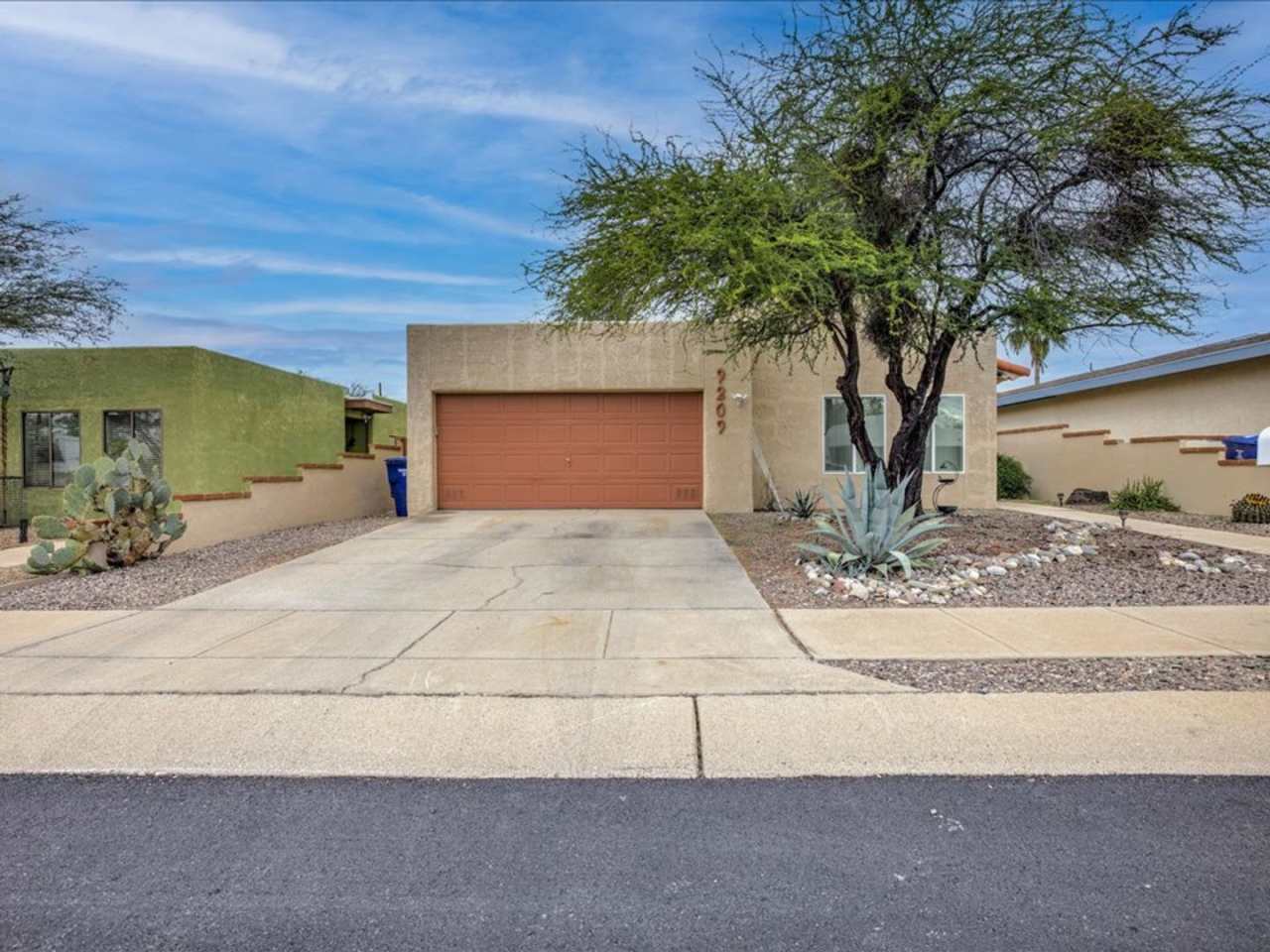 Beautiful 3-Bedroom, 2-Bathroom Home with Spacious Backyard