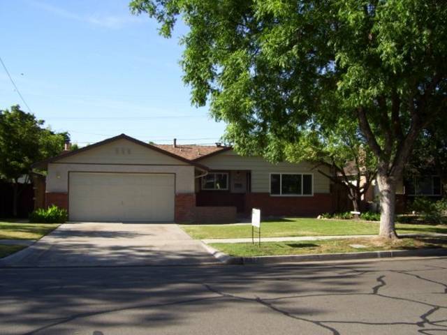 Recently remodeled home, excellent floor plan with a living room and family room + lots of upgrades and updates. Easy access to Hwy 41.