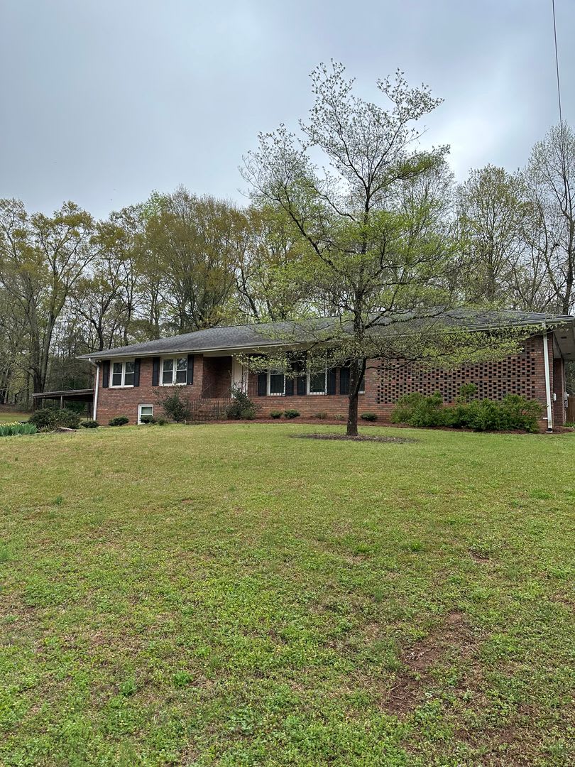 Large Home on the Eastside on a deadened street - Pre Lease