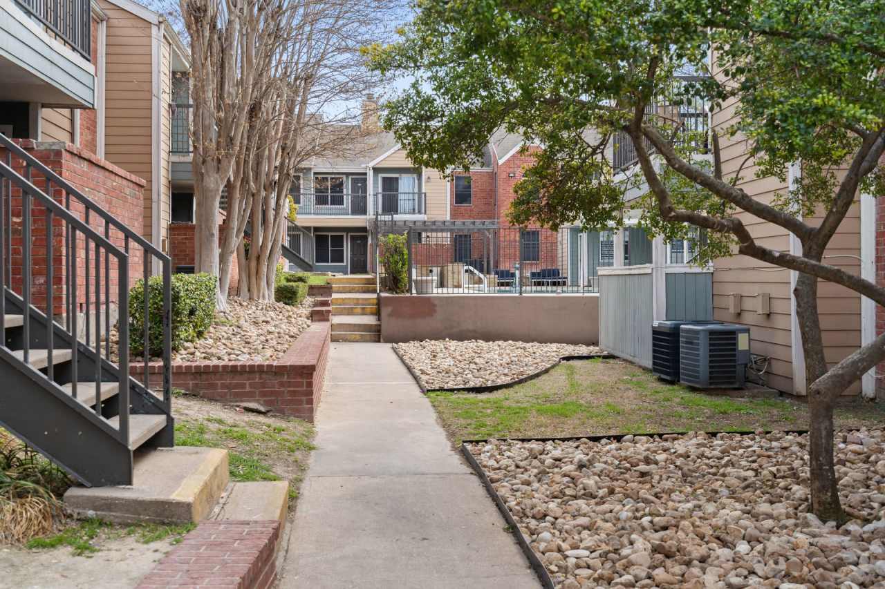 502 North - Move in Today!