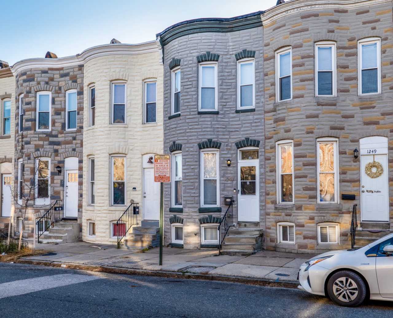 Charming Urban Living: 2BR Townhome with Modern Amenities in Pigtown