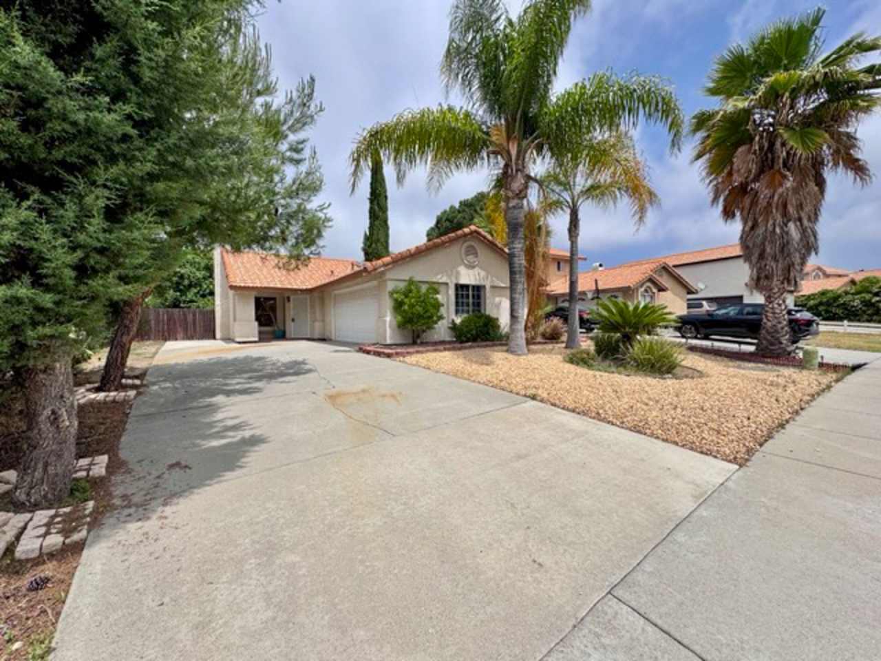 2 bedroom Temecula home with a big backyard for LEASE!