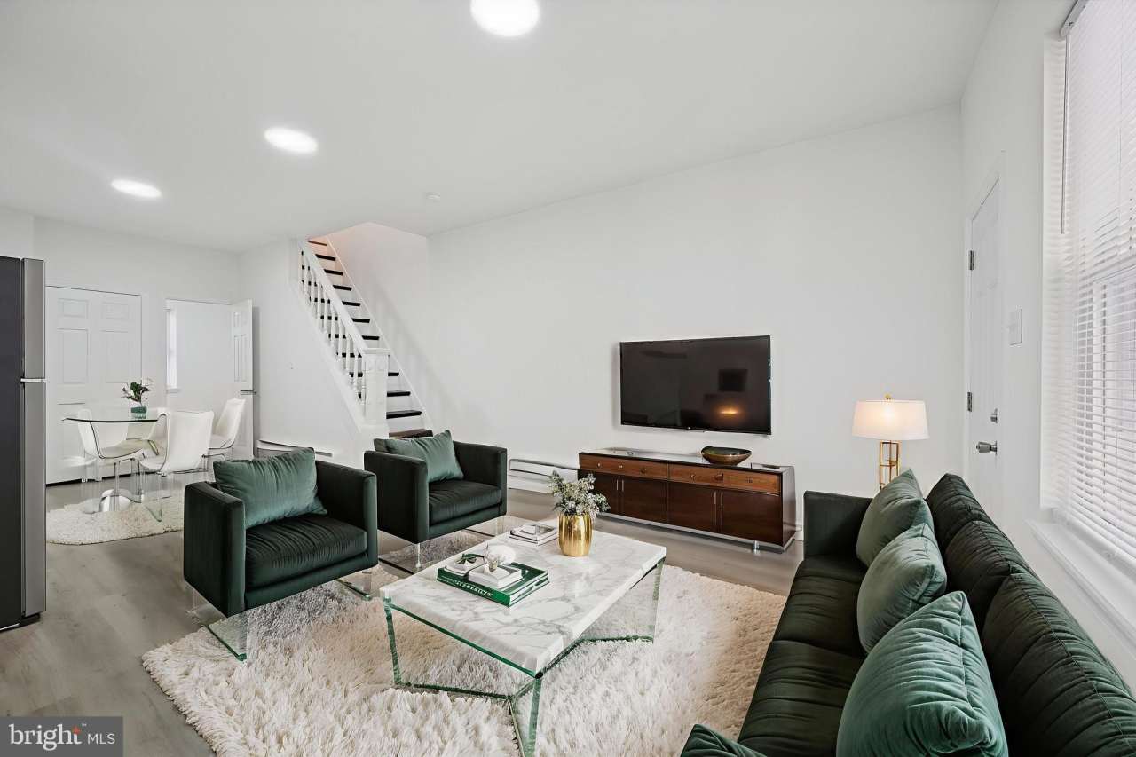 2535 N NEWKIRK Street