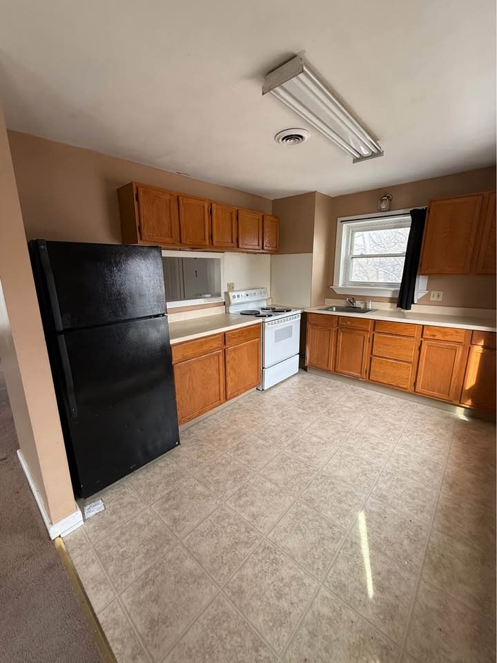 33 Mitchell St Apt 2 Upper Rear