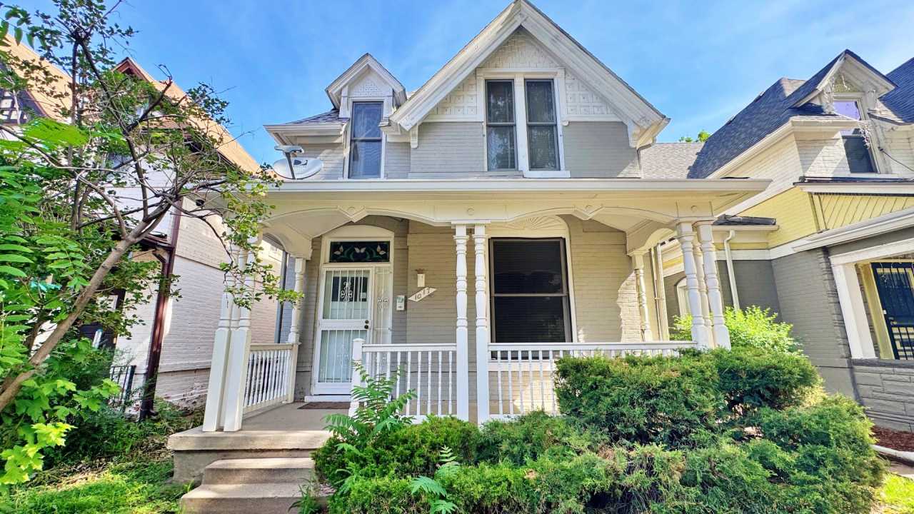 Historic Downtown 4 Bed 1.5 Bath Across from St Joes Hospital and Pres St Lukes.