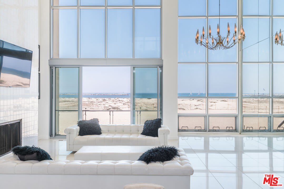 5205 Ocean Front Walk