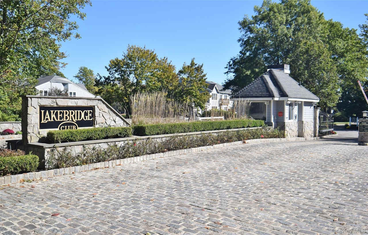 3 Lakebridge Drive S