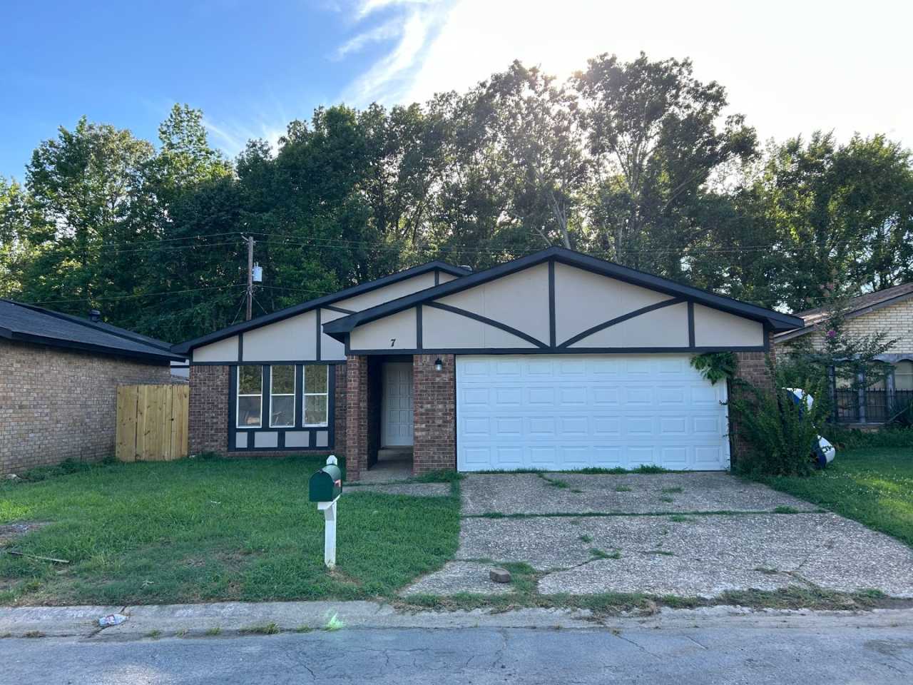 4 bedroom and 2 bathroom