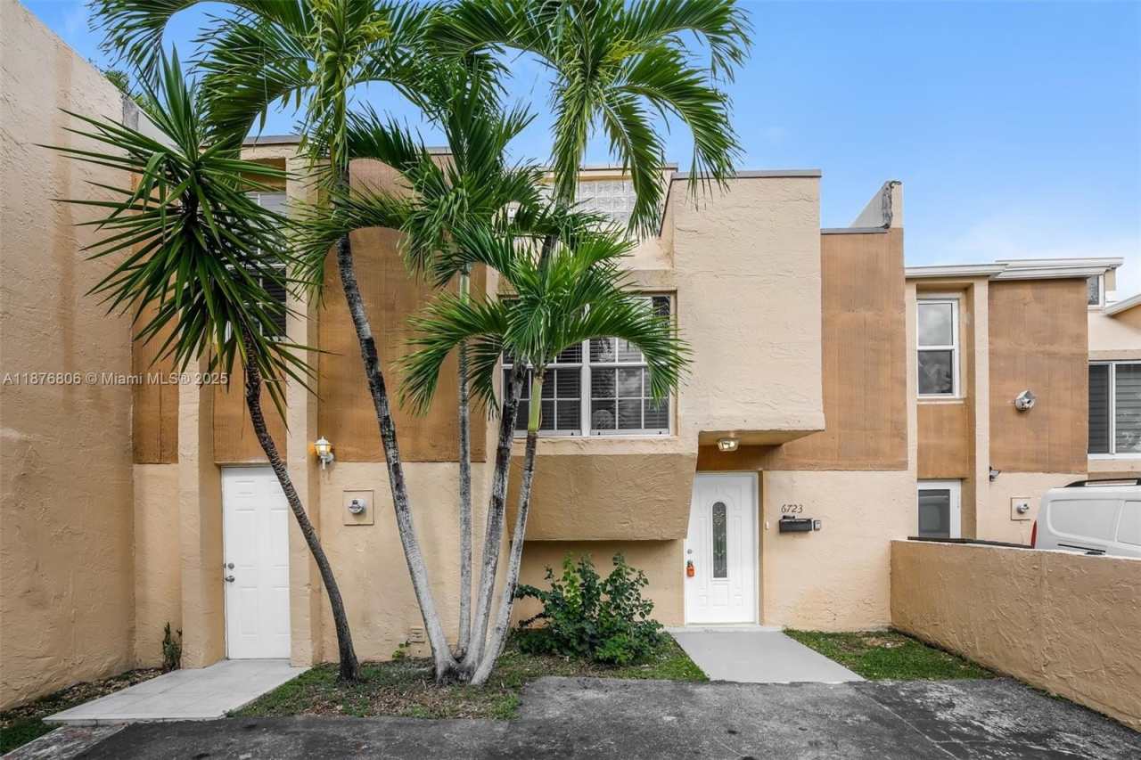 6723 SW 140 Avenue