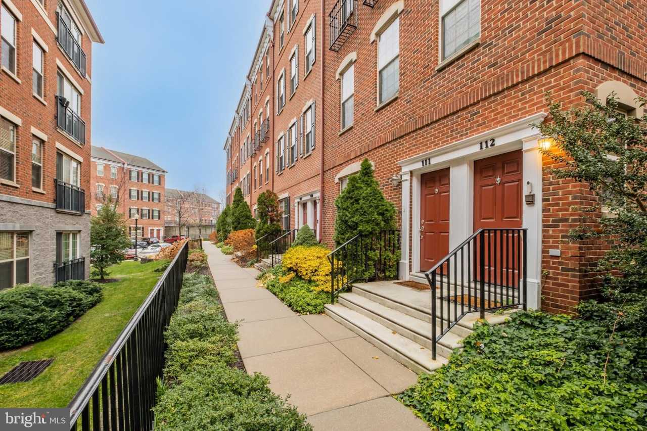 111 COMMODORE COURT