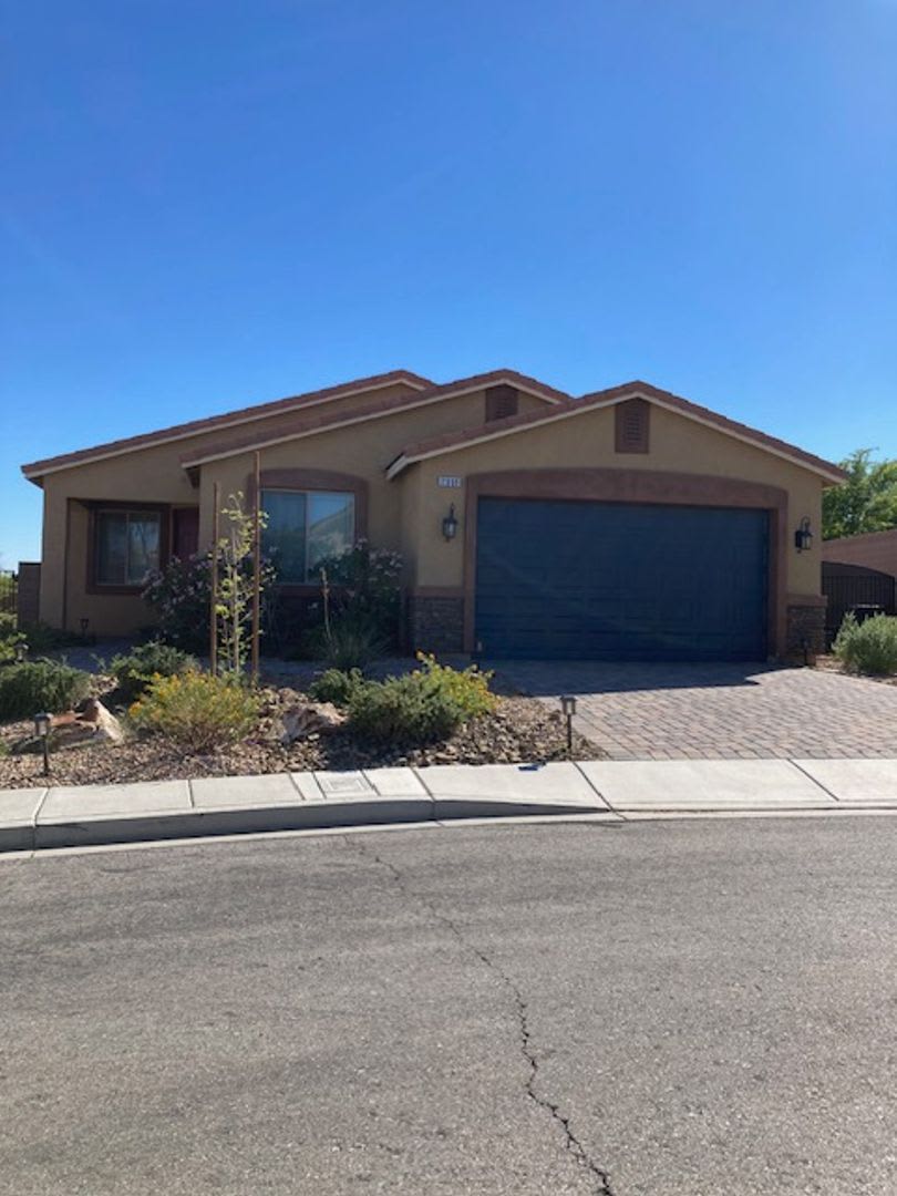 Highly Upgraded Snowbird Rental located in Laughlin!!