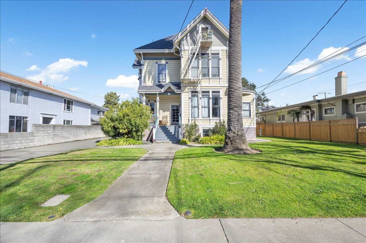 2061 Central Ave #6 - 1 bedroom | 1 bath | Upper unit