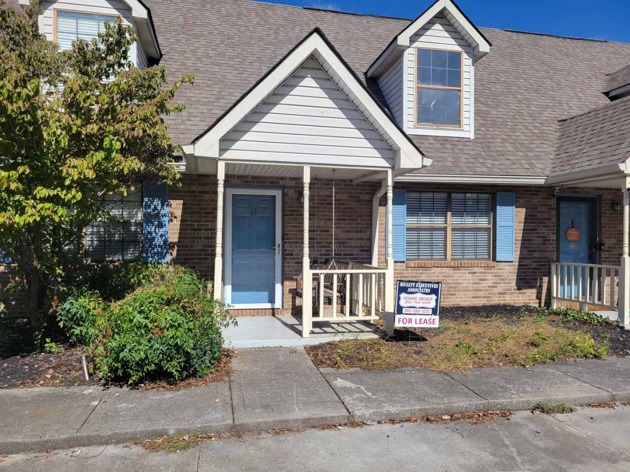 Knoxville 37922 - 2 bedroom, 2 bath townhome - Contact Howard Grower (865) 705-0969