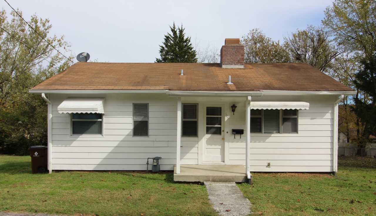 Absolutely adorable home in Oak Ridge