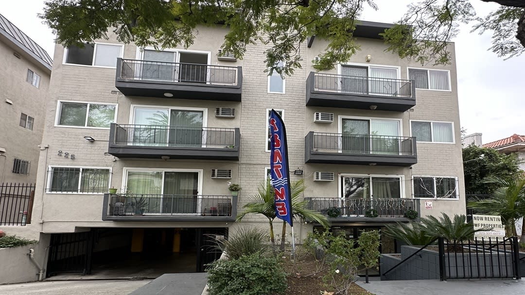 225 South Manhattan Place