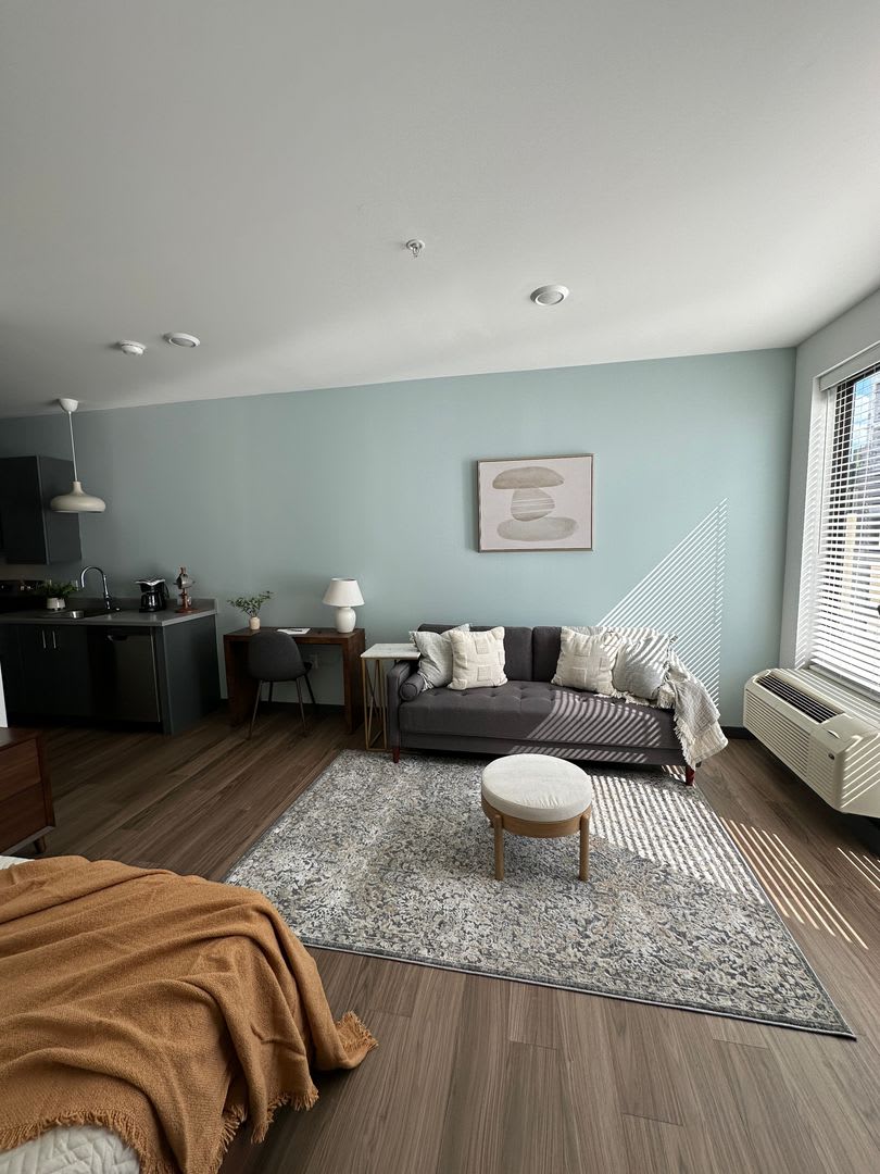 The Traveler Apartments- Walk to UNMC