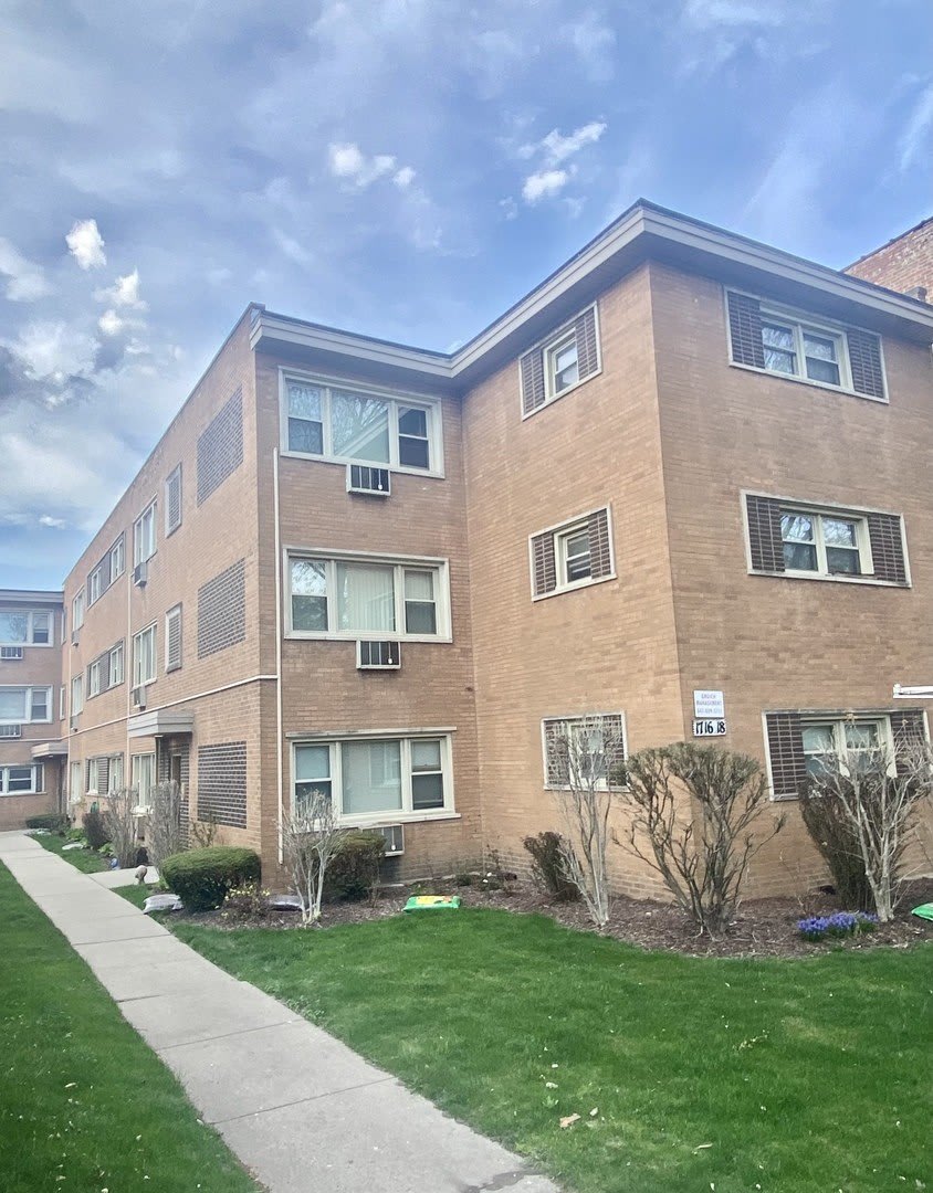 1718 W Greenleaf Avenue